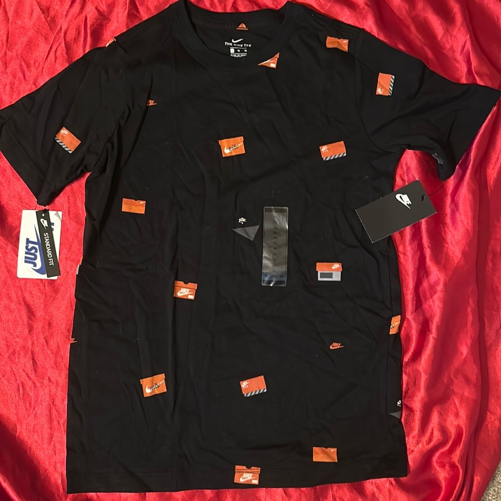 NWT Nike Boys Shoe Box Graphic Tee T-Shirt